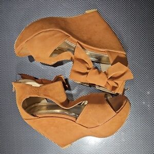 Size 8½ Carmel Wedge
